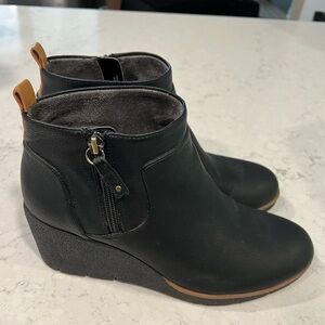 Dr. Scholls Black wedge ankle booties (size 9)